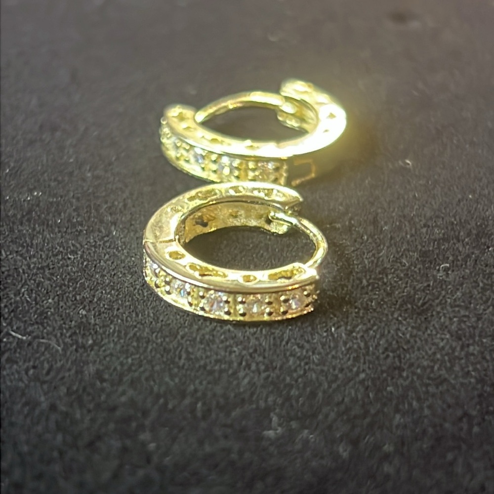 .925 SILVER w//GOLD OVER HUGGIES. CZ